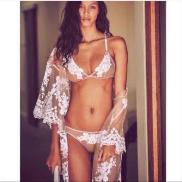 Victoria's Secret Embroidered Lace Kimono Crochet Robe Cover Up Slip XS/Small - Picture 4 of 7